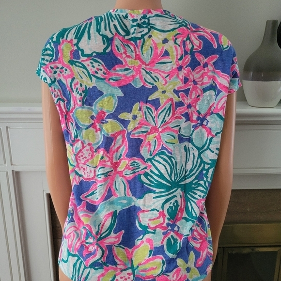 Lilly pulitzer Hartwell Boxy LINEN V- neck top. - Picture 7 of 11